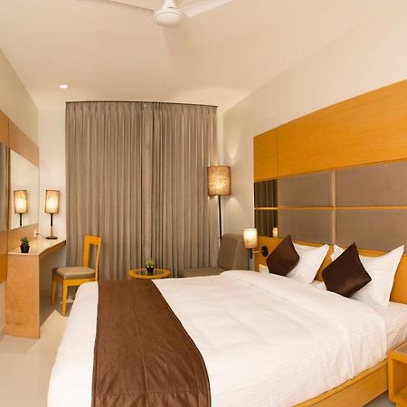 Sri Aadhish Grand Hotel Arantāngi Dış mekan fotoğraf