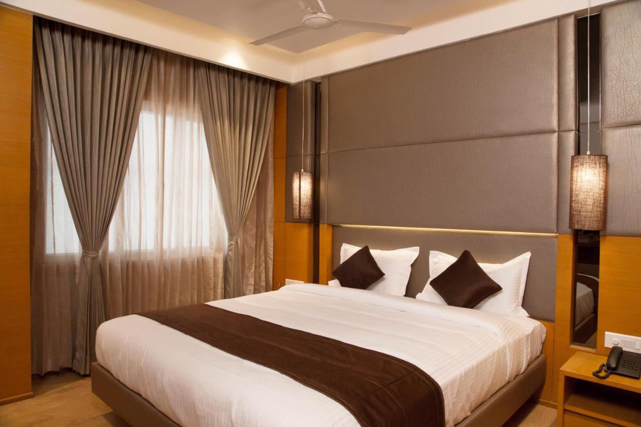 Sri Aadhish Grand Hotel Arantāngi Dış mekan fotoğraf