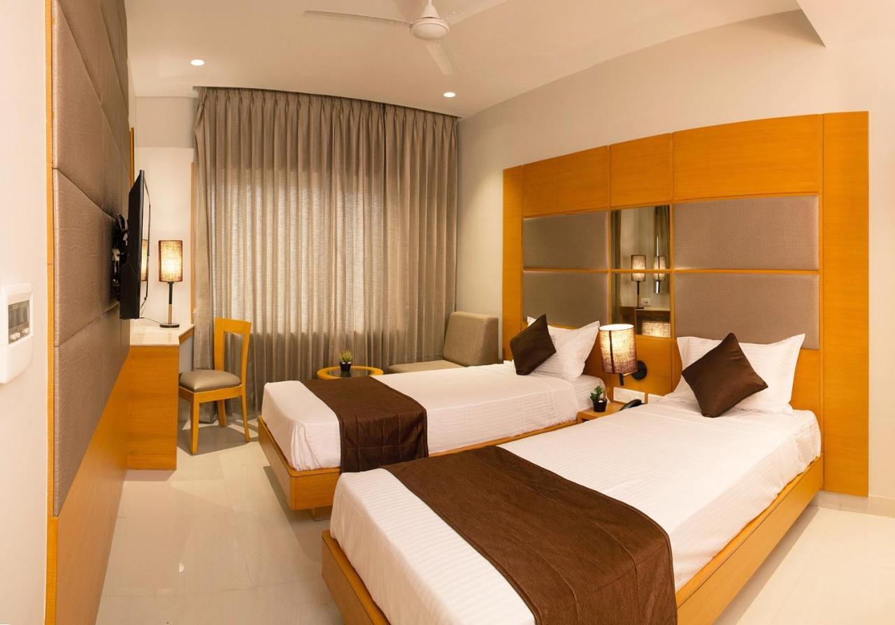 Sri Aadhish Grand Hotel Arantāngi Dış mekan fotoğraf