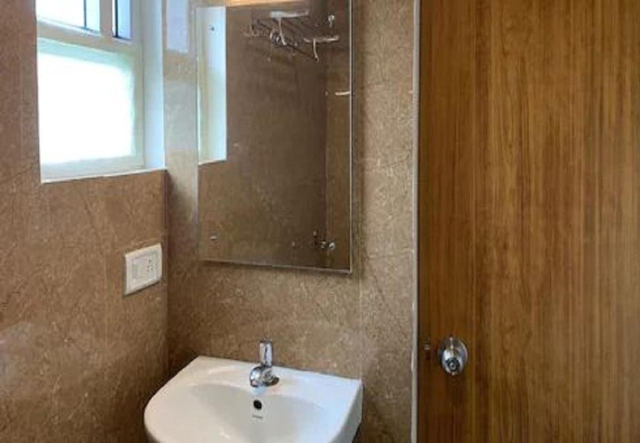Sri Aadhish Grand Hotel Arantāngi Dış mekan fotoğraf