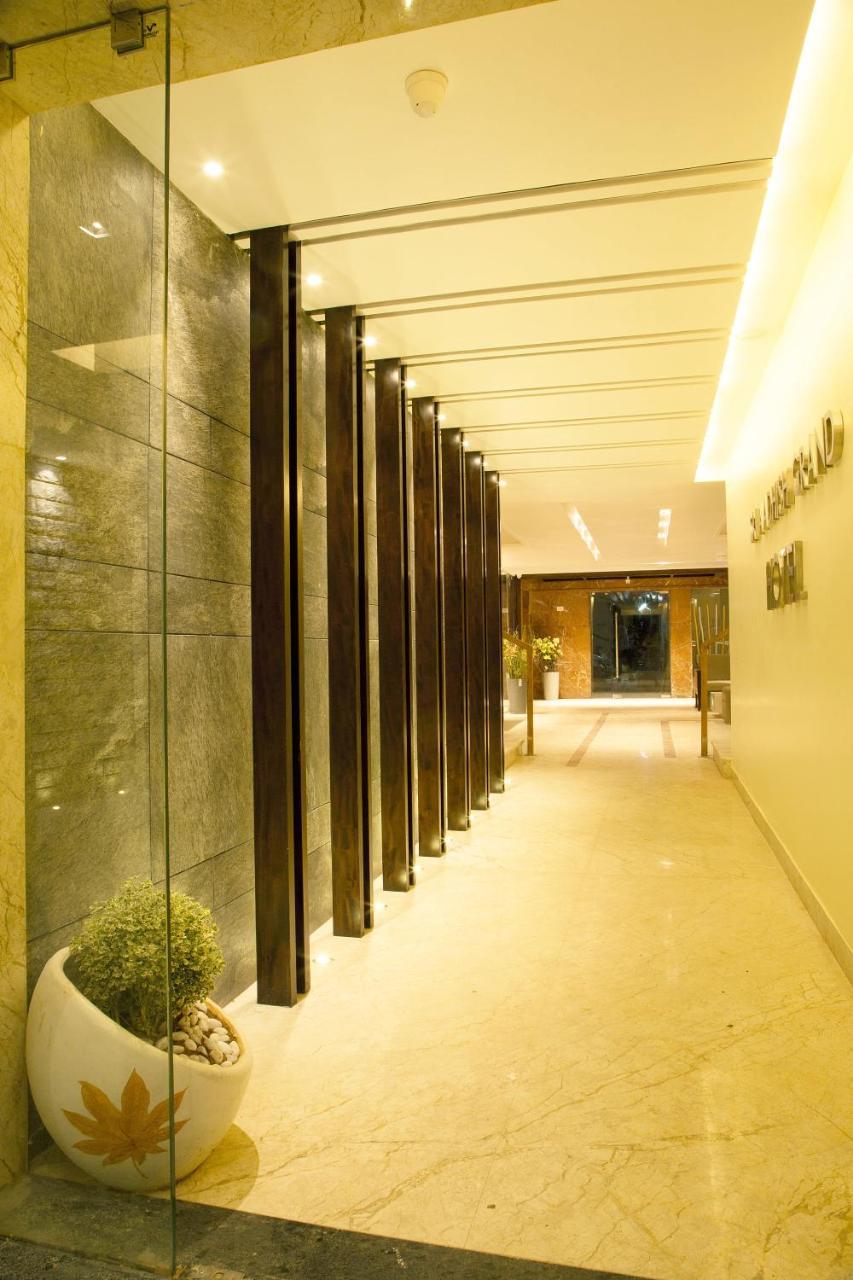 Sri Aadhish Grand Hotel Arantāngi Dış mekan fotoğraf