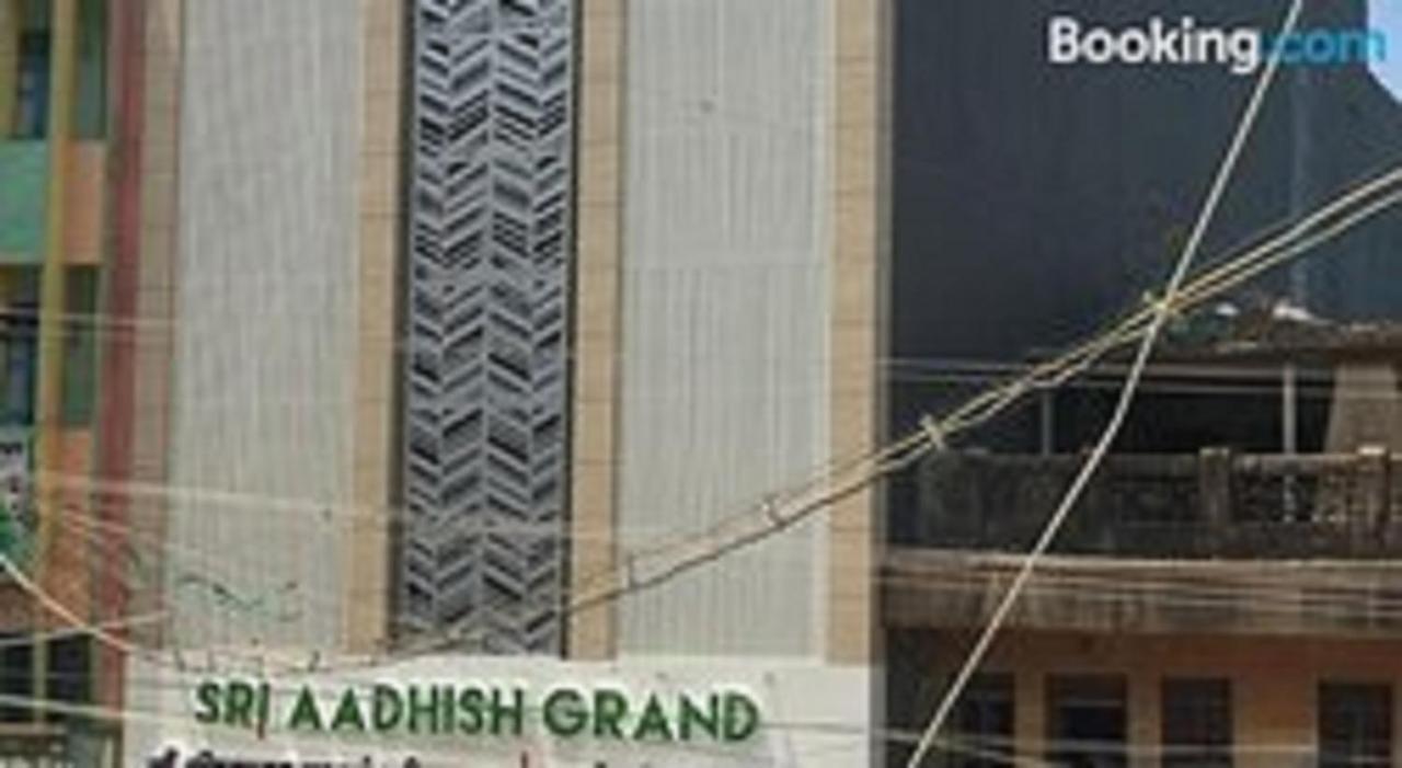 Sri Aadhish Grand Hotel Arantāngi Dış mekan fotoğraf